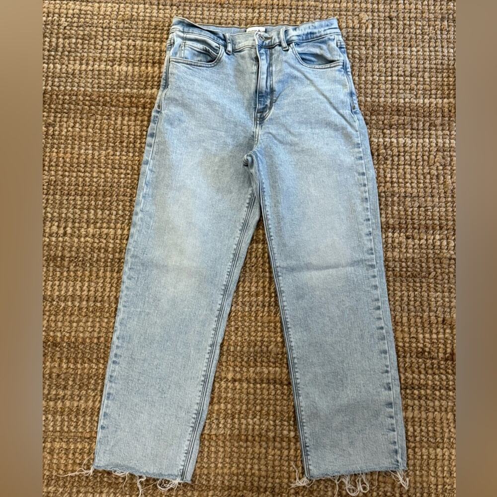 Studio Blue Light Wash Straight Leg Jeans Women’s Size 28